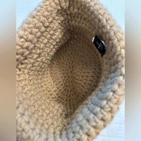 BLOOMINGDALES AQUA WOOL BLEND CHUNKY KNIT HAT- HANDMADE IN ITALY -BEIGE-ONE SIZE - Picture 3 of 7
